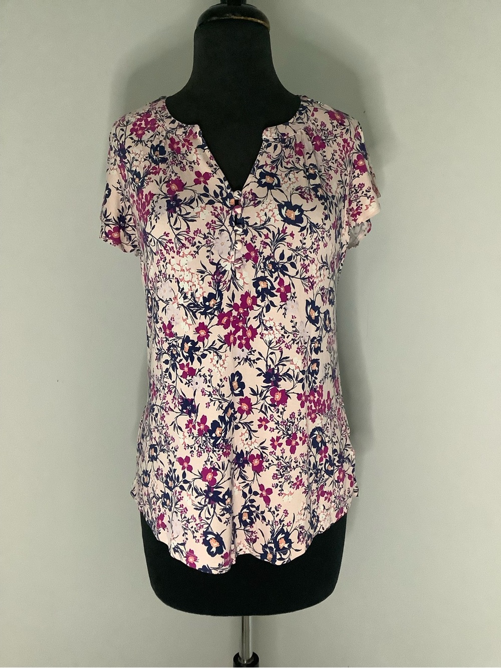 Liz Claiborne Pink Floral Short-Sleeve V-Neck Blouse